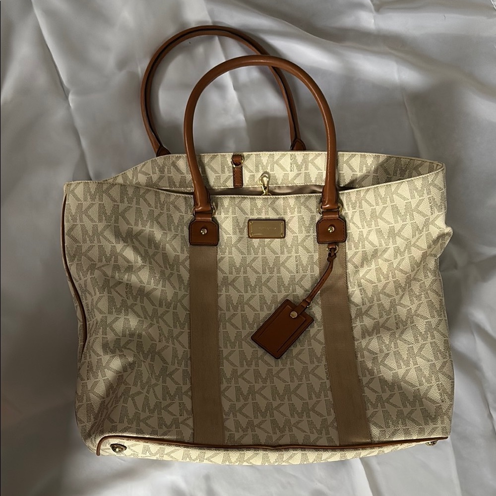 Michael Kors Tan weekender tote Bag